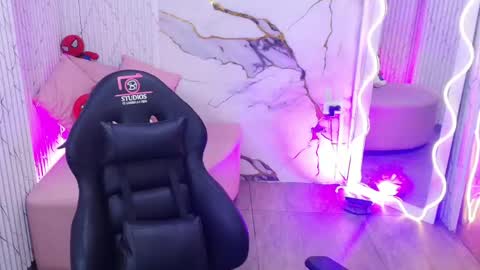 peachy_tay online show from 05.12.26