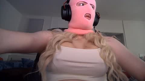 Snapshot of peachydemi chatting on 06.08.26 peachydemi online show from 06.08.26