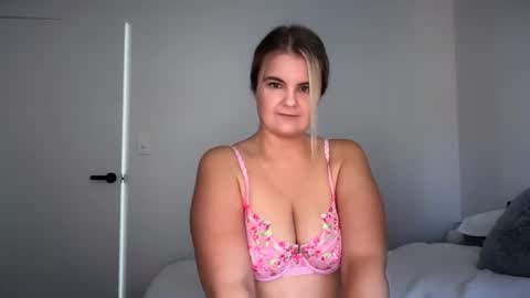 peachyrose_ online show from 05.07.26