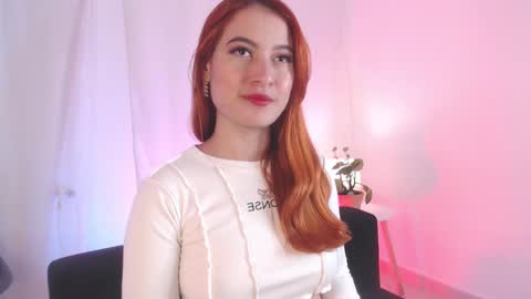 Snapshot of pear__moon chatting on 01.29.25 LILLY online show from 01.29.25