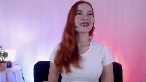 Snapshot of pear__moon chatting on 02.12.25 LILLY online show from 02.12.25