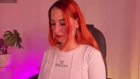 Snapshot of pear__moon chatting on 09.19.25 LILLY online show from 09.19.25