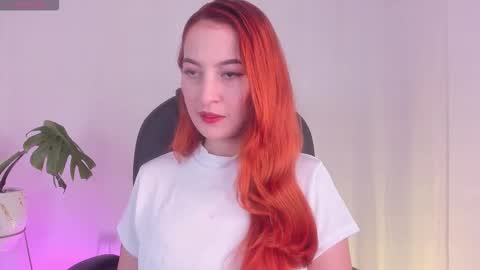 Snapshot of pear__moon chatting on 11.15.25 LILLY online show from 11.15.25