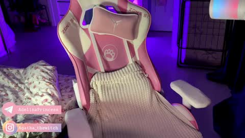 Snapshot of pearlprincess_ chatting on 12.16.24 Adelina online show from 12.16.24