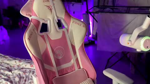 Snapshot of pearlprincess_ chatting on 03.10.25 Adelina online show from 03.10.25