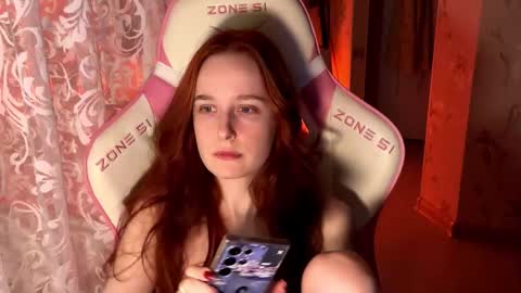 Snapshot of pearlprincess_ chatting on 09.11.25 Adelina online show from 09.11.25