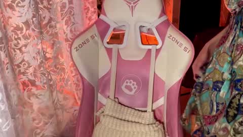 Snapshot of pearlprincess_ chatting on 09.25.25 Adelina online show from 09.25.25