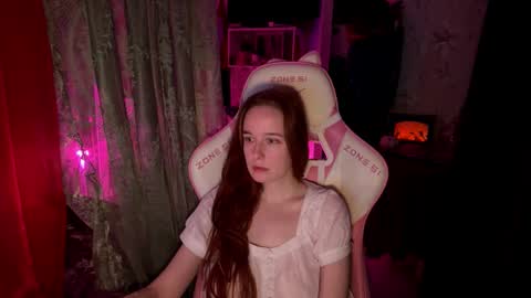 Snapshot of pearlprincess_ chatting on 11.12.25 Adelina online show from 11.12.25