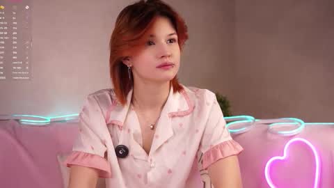 Snapshot of pebee chatting on 10.07.25 Lily online show from 10.07.25