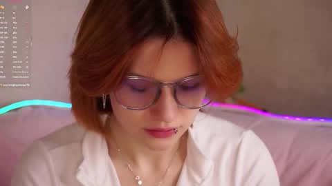 Snapshot of pebee chatting on 10.13.25 Lily online show from 10.13.25