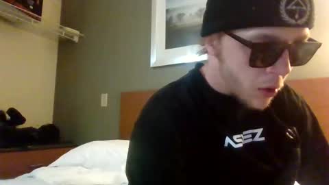 Snapshot of peeepit chatting on 12.22.25 peeepit online show from 12.22.25