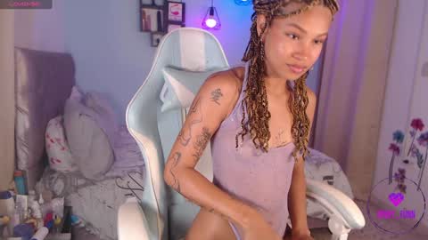 Snapshot of peggy_funn chatting on 12.27.24 peggy-funn online show from 12.27.24