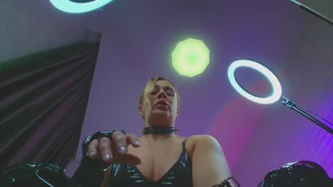 Dia  online show from 12.26.24