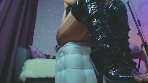 Dia  online show from 01.21.25