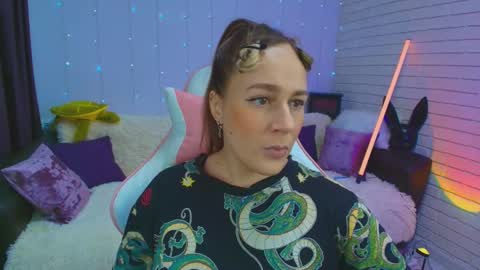 Dia  online show from 02.15.25