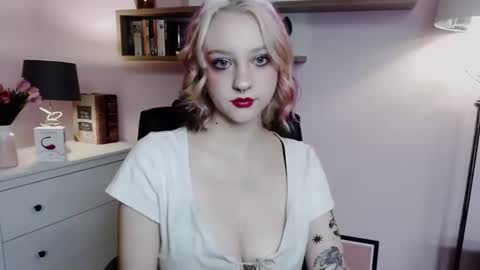 Snapshot of perfect_madeline chatting on 12.19.24 Madeline online show from 12.19.24