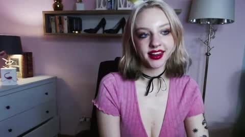 Snapshot of perfect_madeline chatting on 12.23.24 Madeline online show from 12.23.24