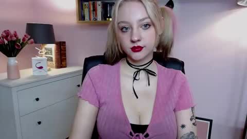 Snapshot of perfect_madeline chatting on 12.28.24 Madeline online show from 12.28.24
