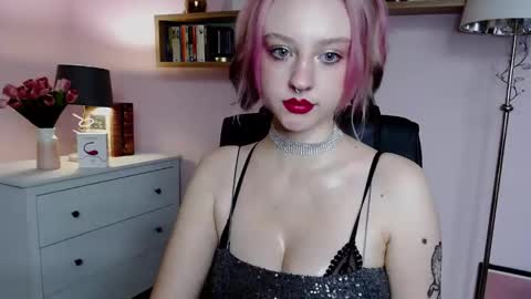 Snapshot of perfect_madeline chatting on 12.30.24 Madeline online show from 12.30.24