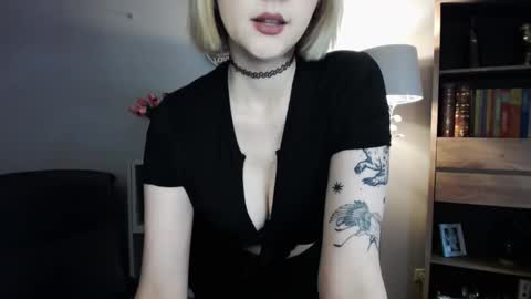 Snapshot of perfect_madeline chatting on 10.19.25 Madeline online show from 10.19.25