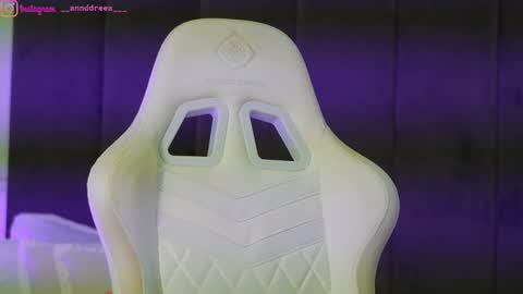 Dee online show from 12.22.25