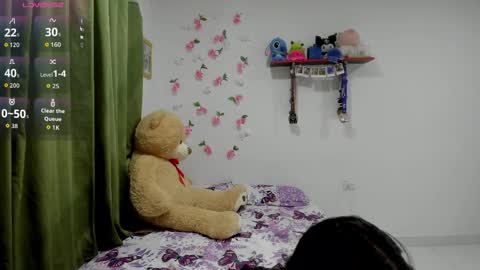 Snapshot of perla_brunette1 chatting on 11.26.25 perla online show from 11.26.25