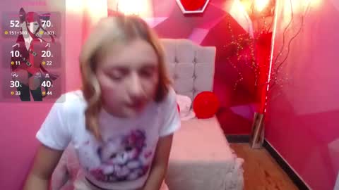 Snapshot of perla_red chatting on 03.07.25 PERLA RED online show from 03.07.25