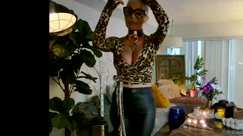 Snapshot of persianangel chatting on 02.20.25 love when you call me persiN0 PM NO C2C online show from 02.20.25