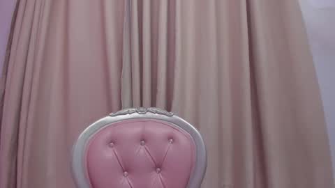 LAURA  online show from 01.11.25