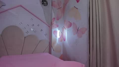 LAURA  online show from 01.21.25