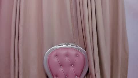 LAURA  online show from 01.31.25