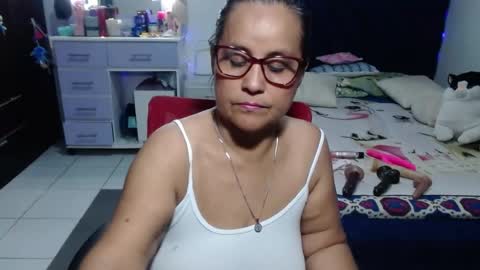 Snapshot of pervert_mommy_x chatting on 06.25.26 SAMY online show from 06.25.26