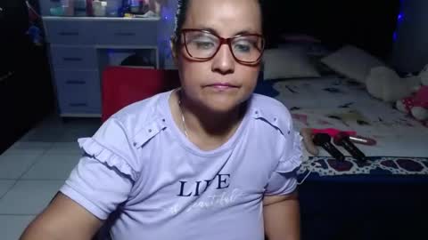 Snapshot of pervert_mommy_x chatting on 06.27.26 SAMY online show from 06.27.26