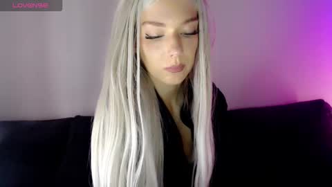 Snapshot of pervyblonde chatting on 09.27.25 Isabella online show from 09.27.25