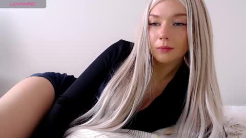 Snapshot of pervyblonde chatting on 03.20.26 Isabella online show from 03.20.26