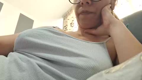 Snapshot of pervygirl69 chatting on 02.19.25 Lisa - online show from 02.19.25