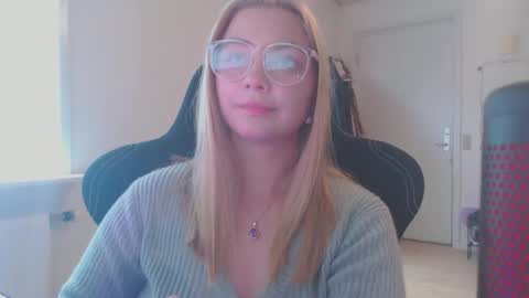 petalkiss online show from 09.10.25