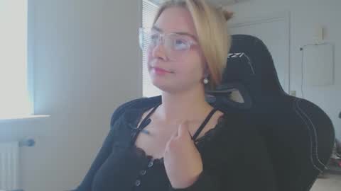 petalkiss online show from 09.13.25