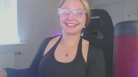 petalkiss online show from 09.15.25