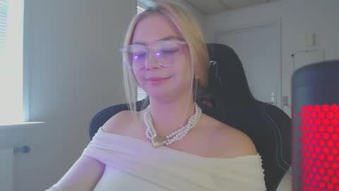 petalkiss online show from 09.16.25