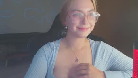 petalkiss online show from 09.24.25