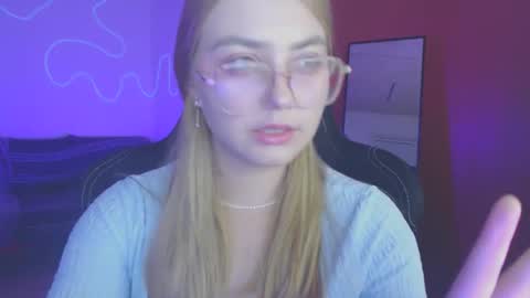 petalkiss online show from 10.13.25