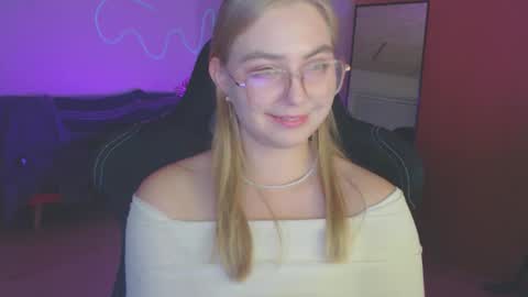 petalkiss online show from 10.15.25