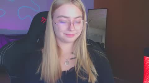 petalkiss online show from 10.24.25