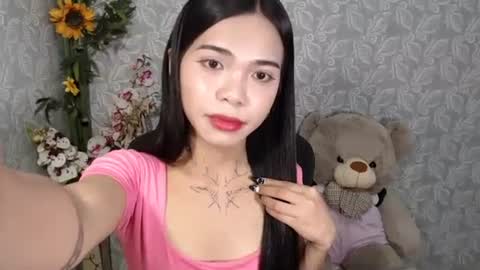 Snapshot of petite_angelx chatting on 01.18.25 angel online show from 01.18.25
