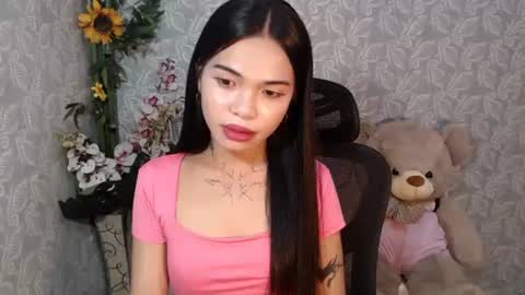 Snapshot of petite_angelx chatting on 01.19.25 angel online show from 01.19.25