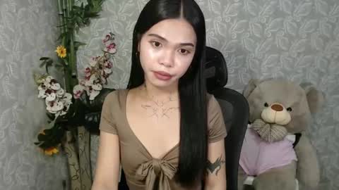 Snapshot of petite_angelx chatting on 01.22.25 angel online show from 01.22.25