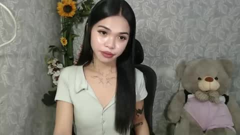 Snapshot of petite_angelx chatting on 01.28.25 angel online show from 01.28.25