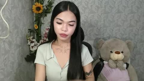 Snapshot of petite_angelx chatting on 01.29.25 angel online show from 01.29.25