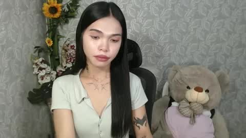 Snapshot of petite_angelx chatting on 01.31.25 angel online show from 01.31.25